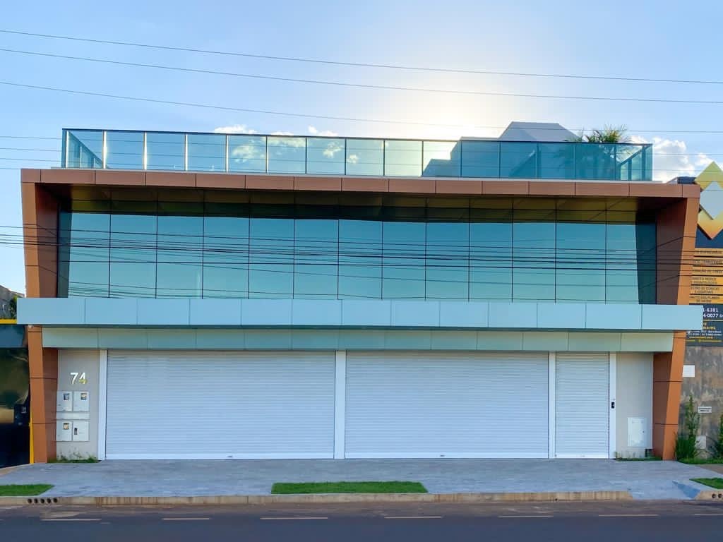 Fachada da sede própria da Netmoney, na Av. Adoniro Martins de Andrade, em Itumbiara (GO)