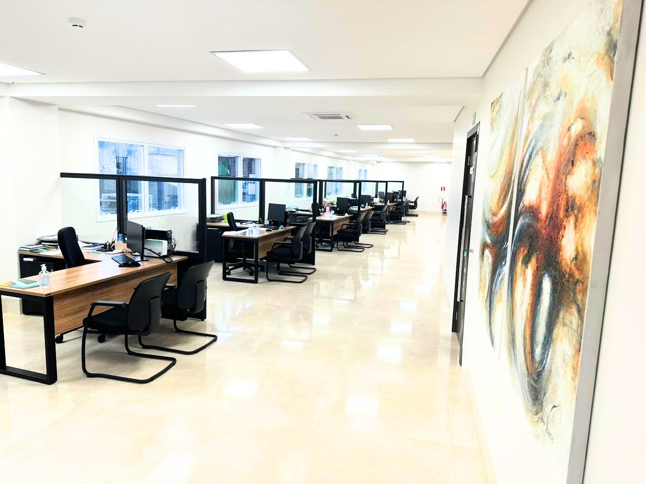 Salão de atendimento da sede da Netmoney em Itumbiara (GO)